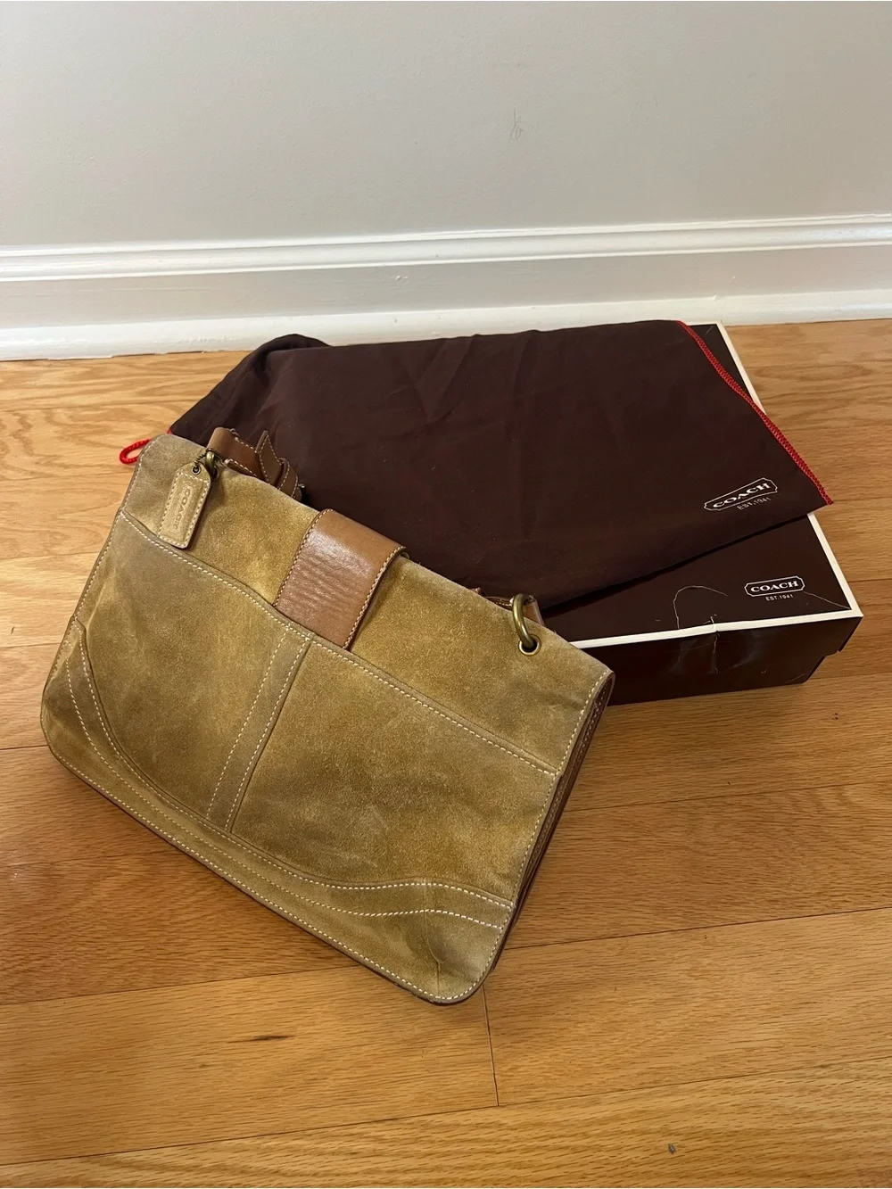 VTG Coach Y2K Soho Tan Suede Large Flap Shoulder Bag 9664 - Full Set W/ Box! - Picture 3 of 14